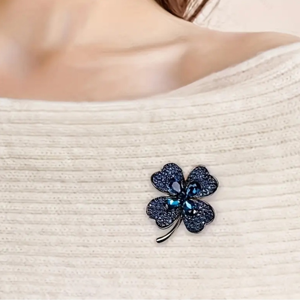 Elegant Blue Four-Leaf Clover Brooch